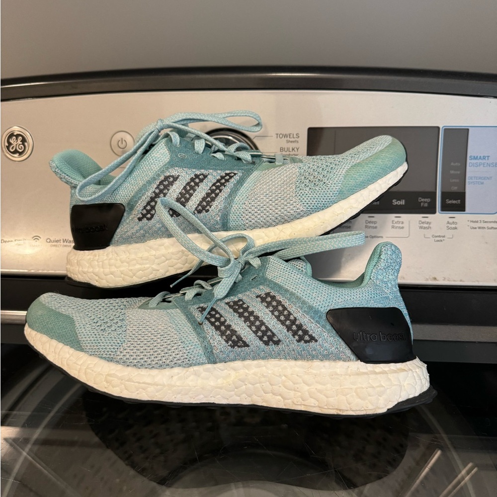 Women’s adidas ultra boost st size 8.5